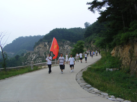 京鲁律师所组织“一日游”并越野比赛(图1)