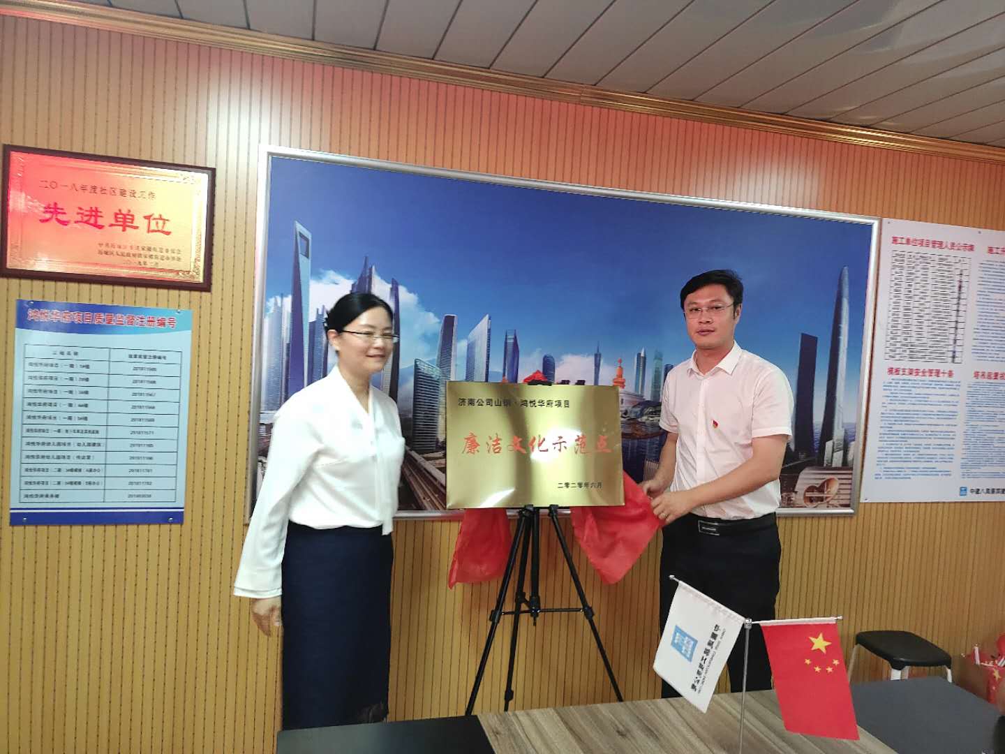 送法进企业，温情暖民心(图3)